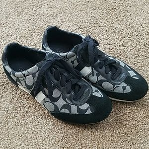Barely worn Coach logo sbeakers/tenny shoes